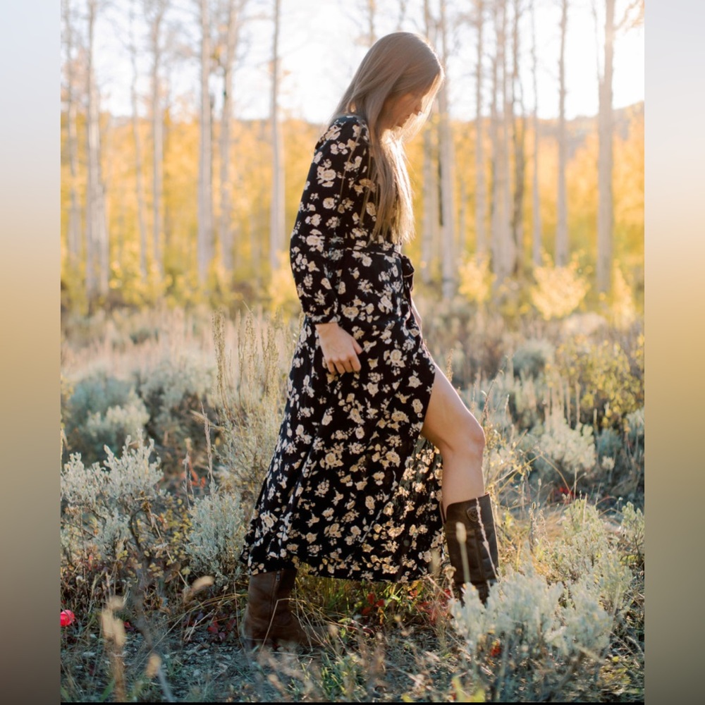 Amuse Society Maxi Dress Medium Black Floral Print Long Sleeve Wrap A-Line - Picture 3 of 13